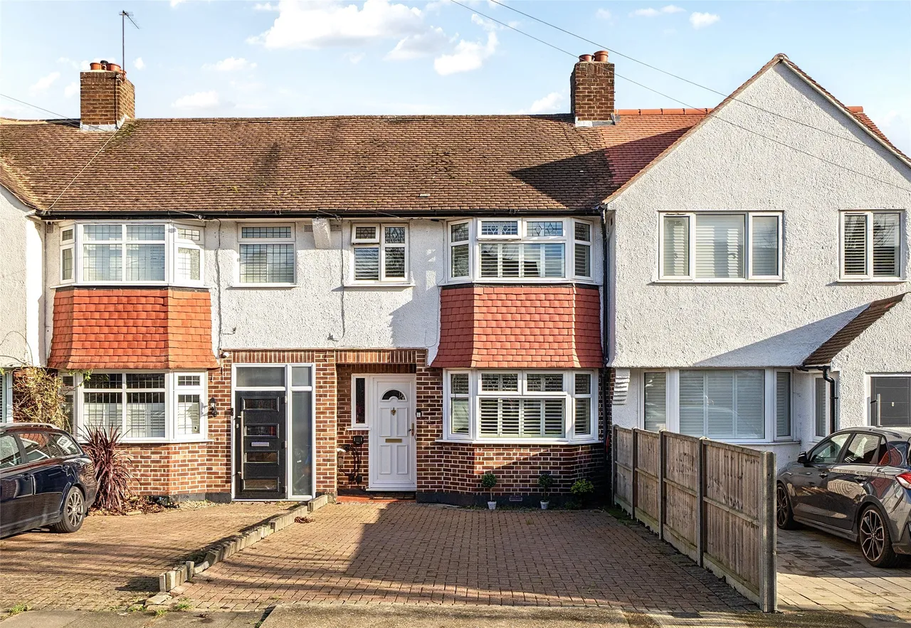 3 bed house for sale — Kingshill Avenue, Worcester Park, KT4 8DF