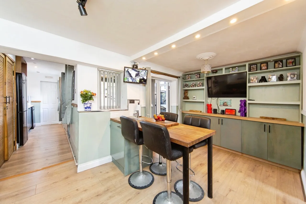 Sandfield Road, Upton, CH49, photo 3