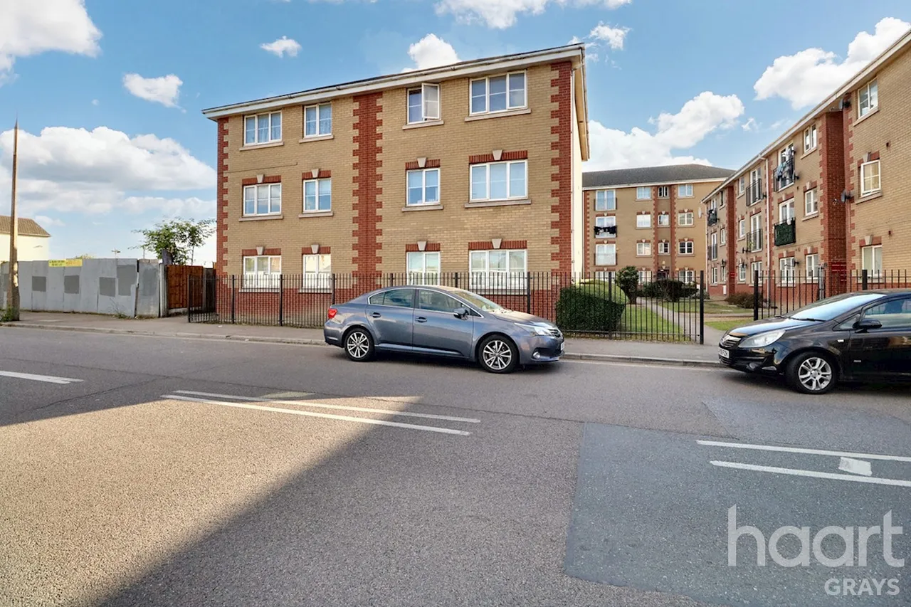 Dock Road, Tilbury, RM18, photo 9