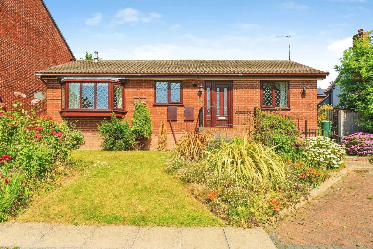 2 bed house for sale — Hopewell Way, Crigglestone, Wakefield