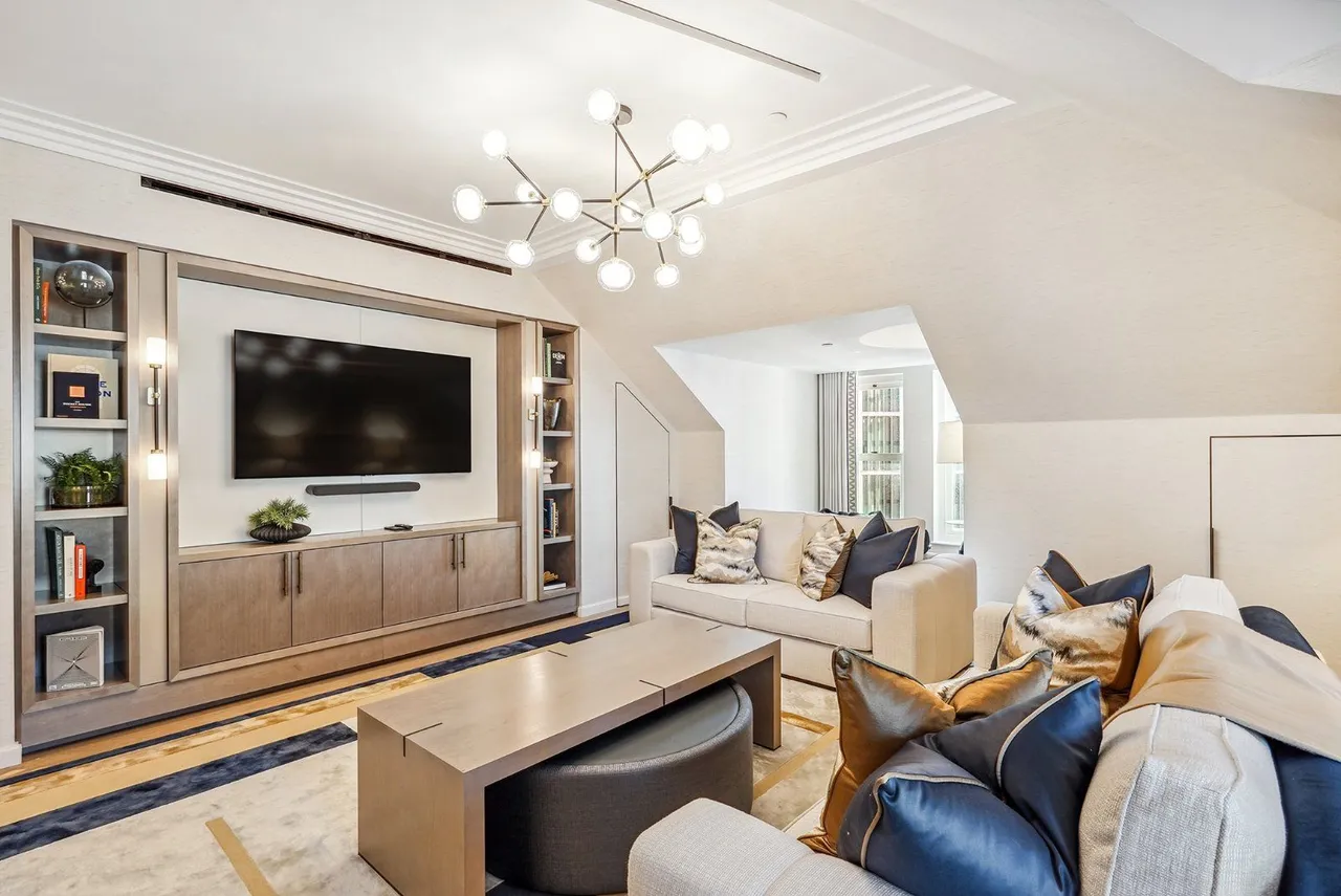 Basil Street, Knightsbridge, London, SW3 1AE, photo 2