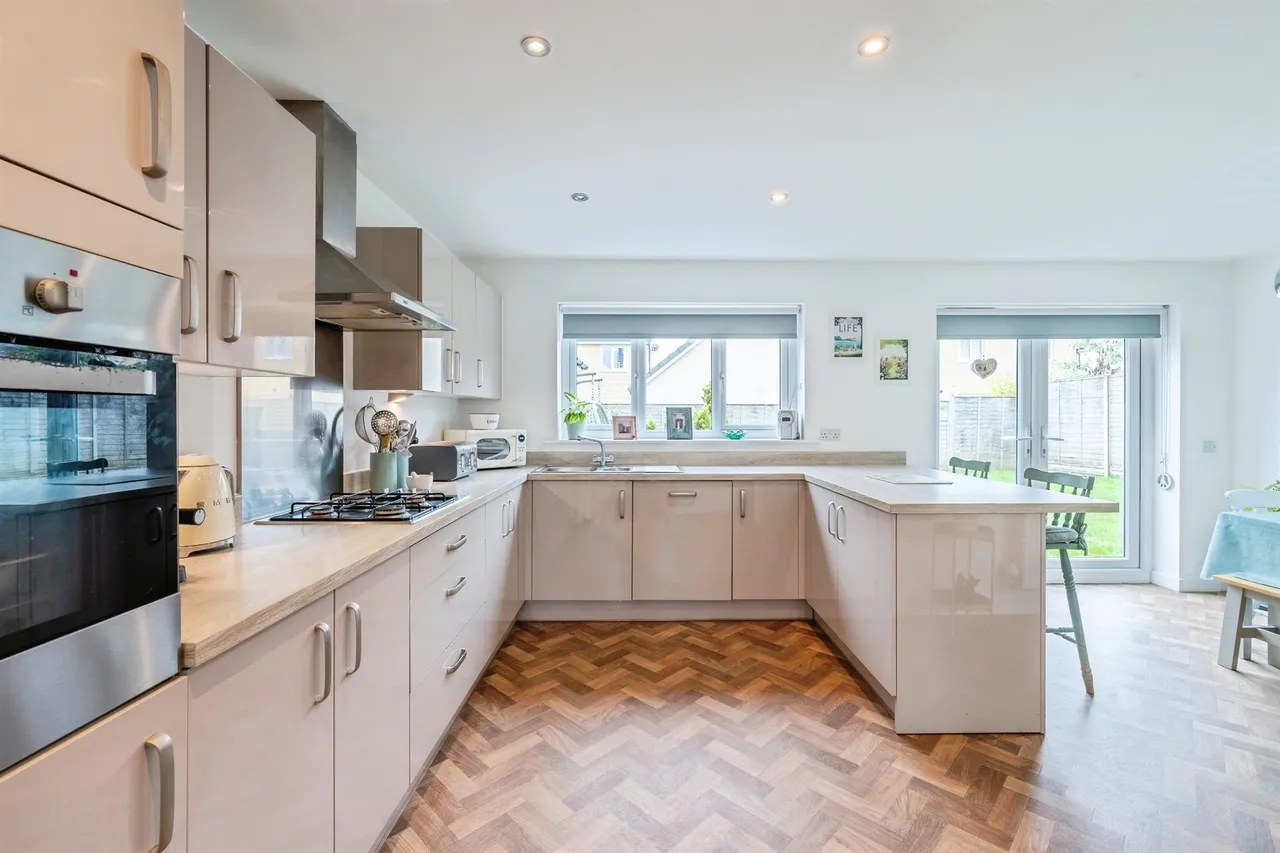Albion Crescent, Corsham, SN13, photo 4