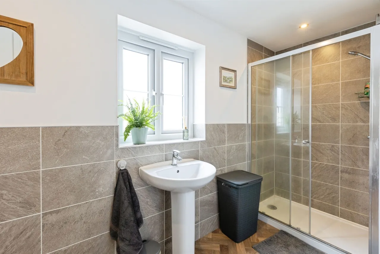 Albion Crescent, Corsham, SN13, photo 15