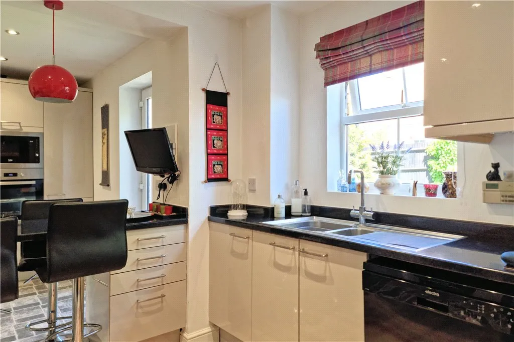 Brushfield Way, Knaphill, GU21, photo 12