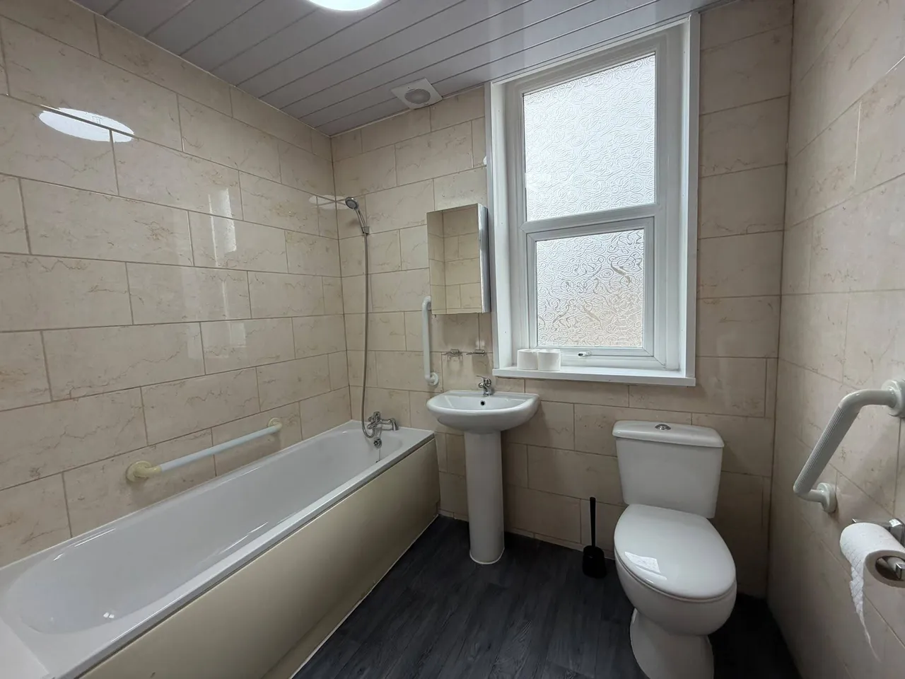 Blackmoorfoot Road, Crosland Moor, Huddersfield, photo 4