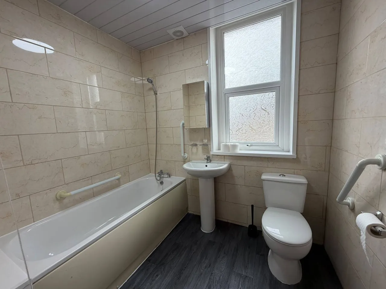 Blackmoorfoot Road, Crosland Moor, Huddersfield, photo 10