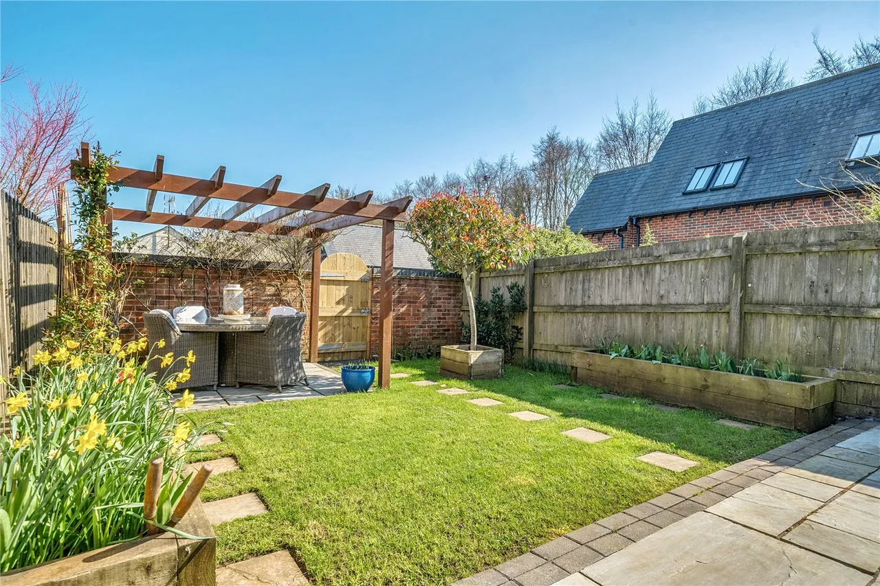 Swindon Road, Avebury, Marlborough, Wiltshire, SN8 1RH, photo 3