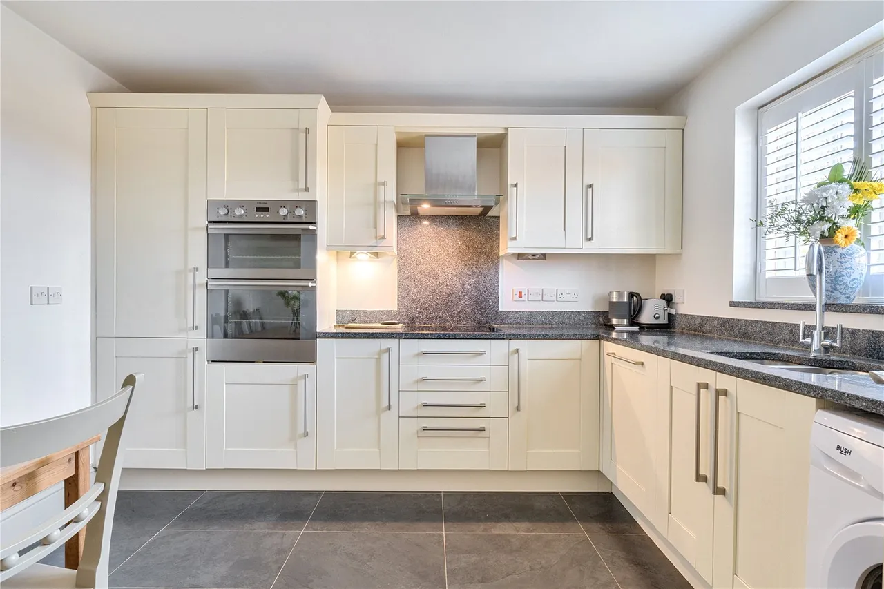 Swindon Road, Avebury, Marlborough, Wiltshire, SN8 1RH, photo 9