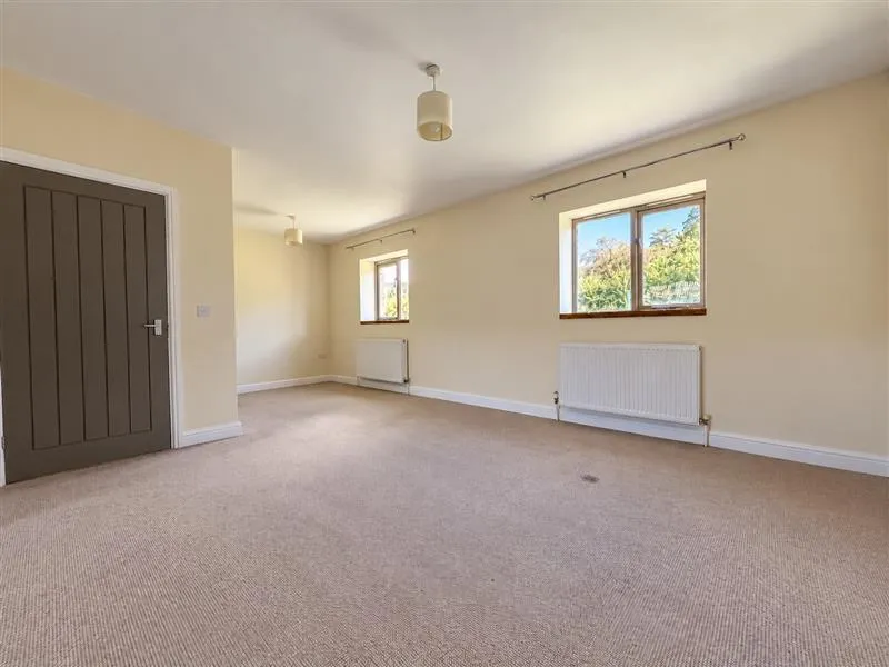 Canons Court Mews, GL12, photo 4
