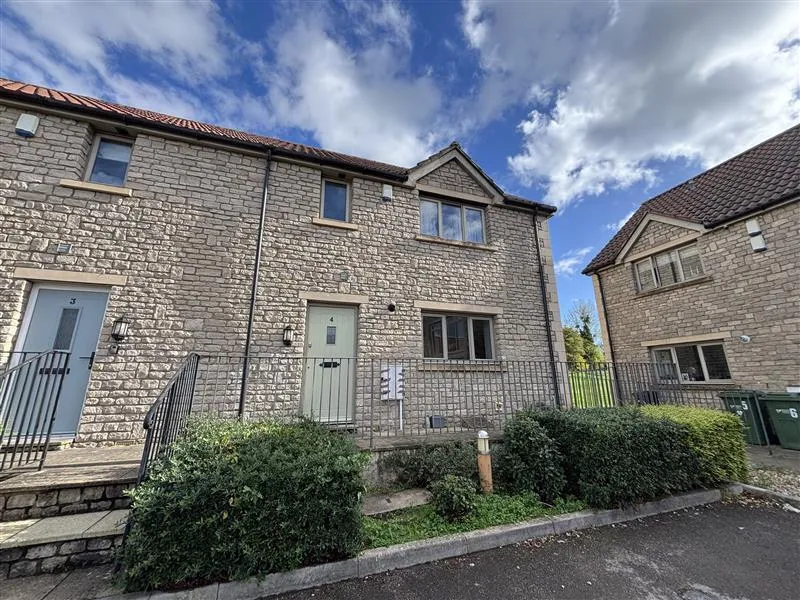3 bed house to rent, Canons Court Mews, GL12