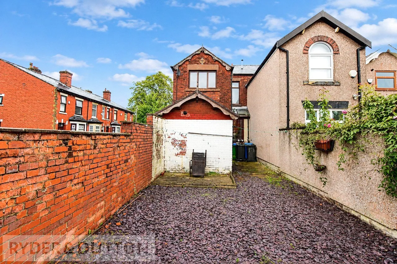St. James Terrace, Heywood, OL10, photo 11