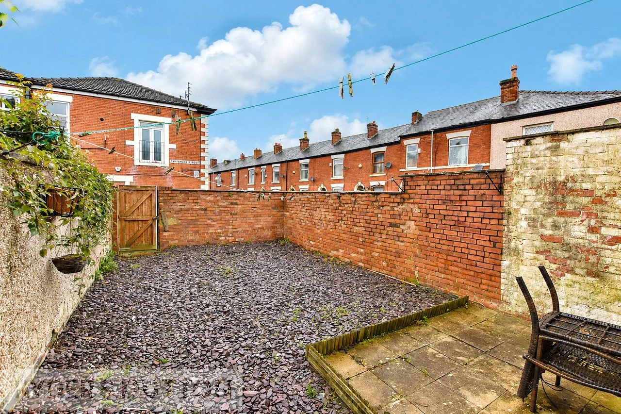 St. James Terrace, Heywood, OL10, photo 10