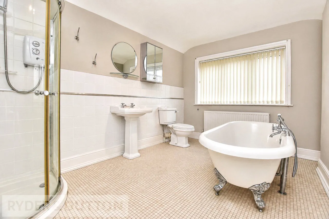 St. James Terrace, Heywood, OL10, photo 8