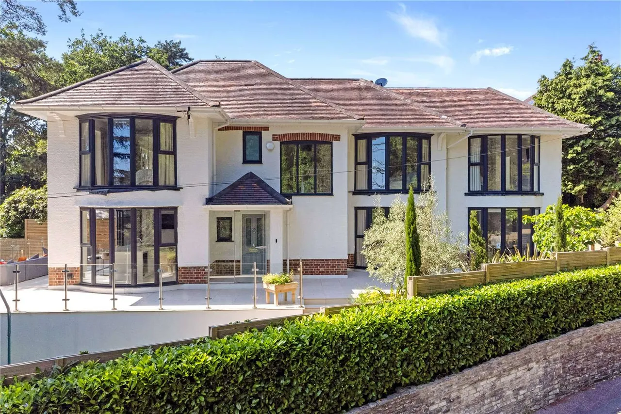 5 bed house for sale — Branksome Hill Road, Bournemouth, Dorset, BH4 9LD