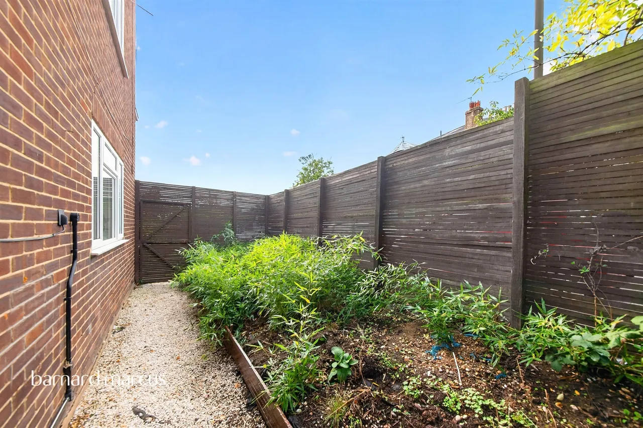 Friern Park, London, N12, photo 4