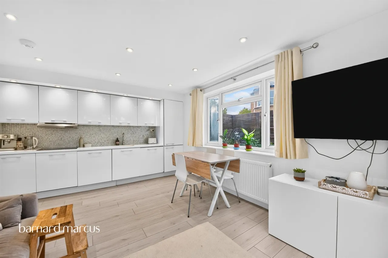 Friern Park, London, N12, photo 8