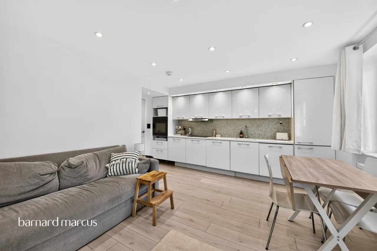 Friern Park, London, N12, photo 6