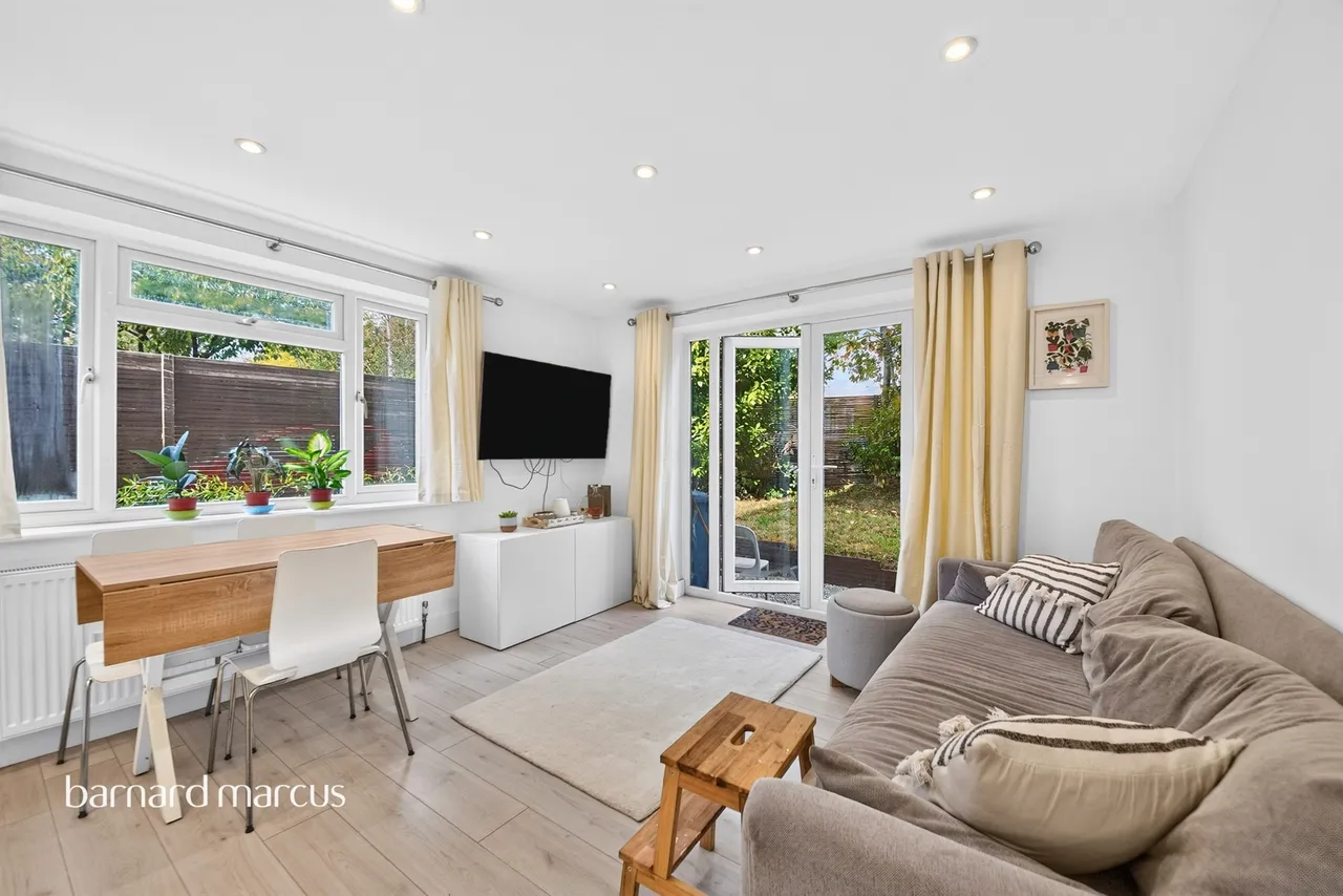 Friern Park, London, N12, photo 3