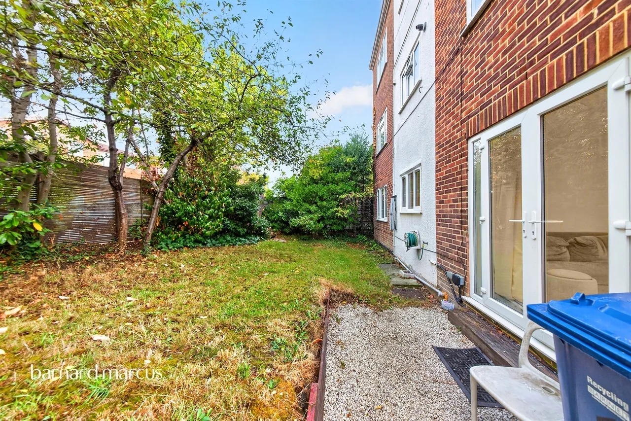 Friern Park, London, N12, photo 13