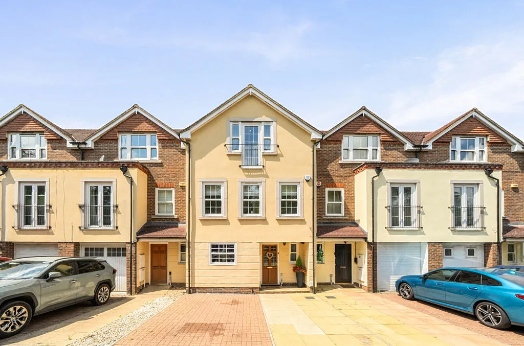 4 bed house for sale — Wyndhurst Close, South Croydon CR2 6EP