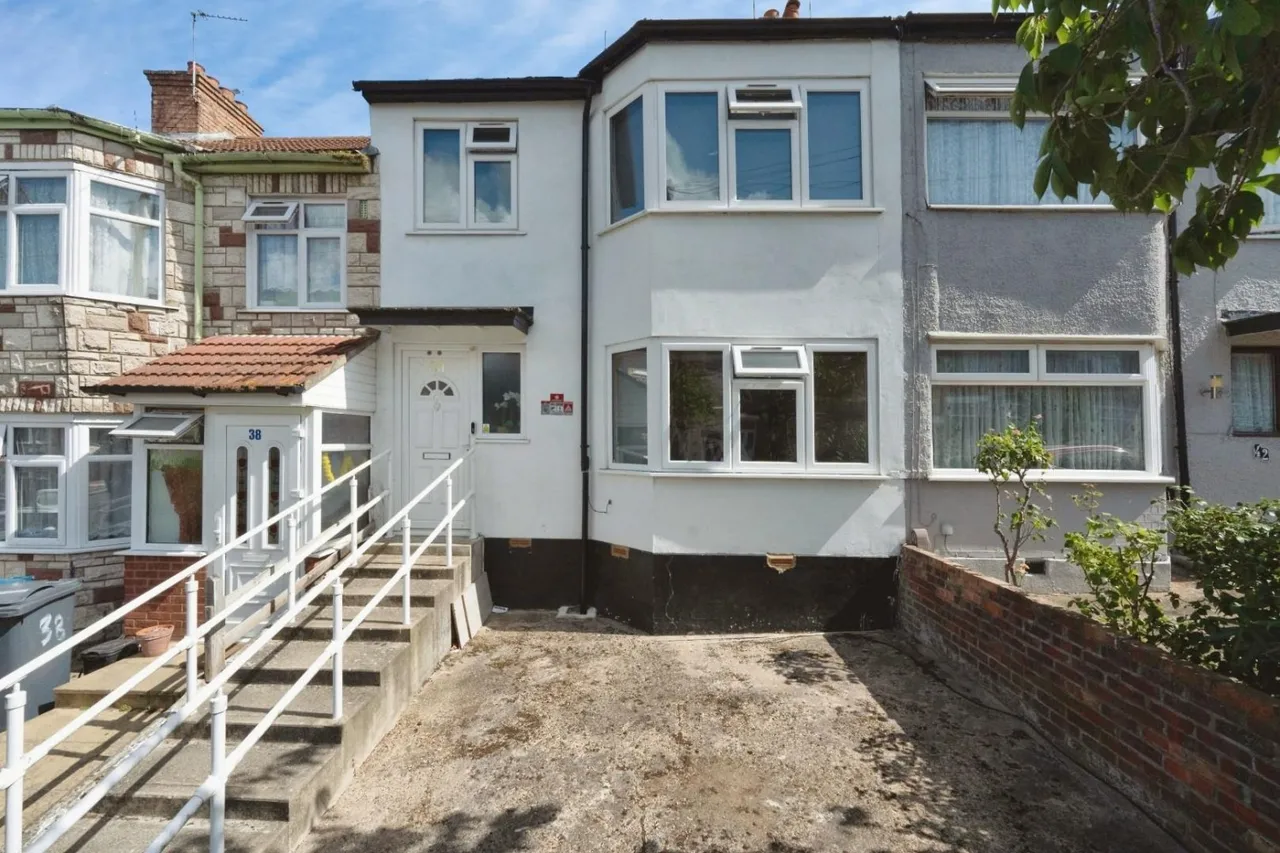 3 bed house for sale, Scarsdale Road, Harrow, HA2