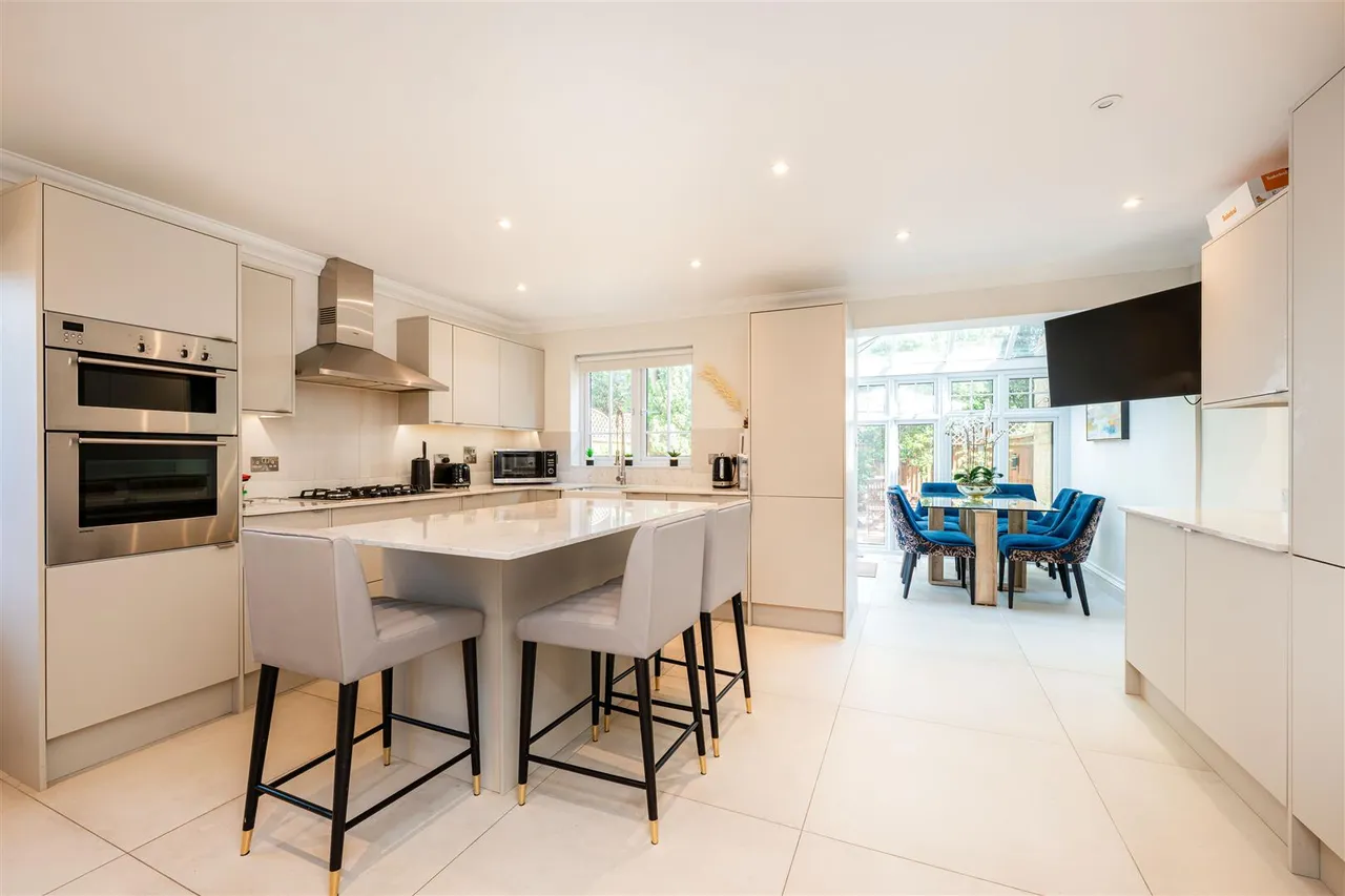 Cavendish Place, Mapesbury, London, NW2 4DQ, photo 2