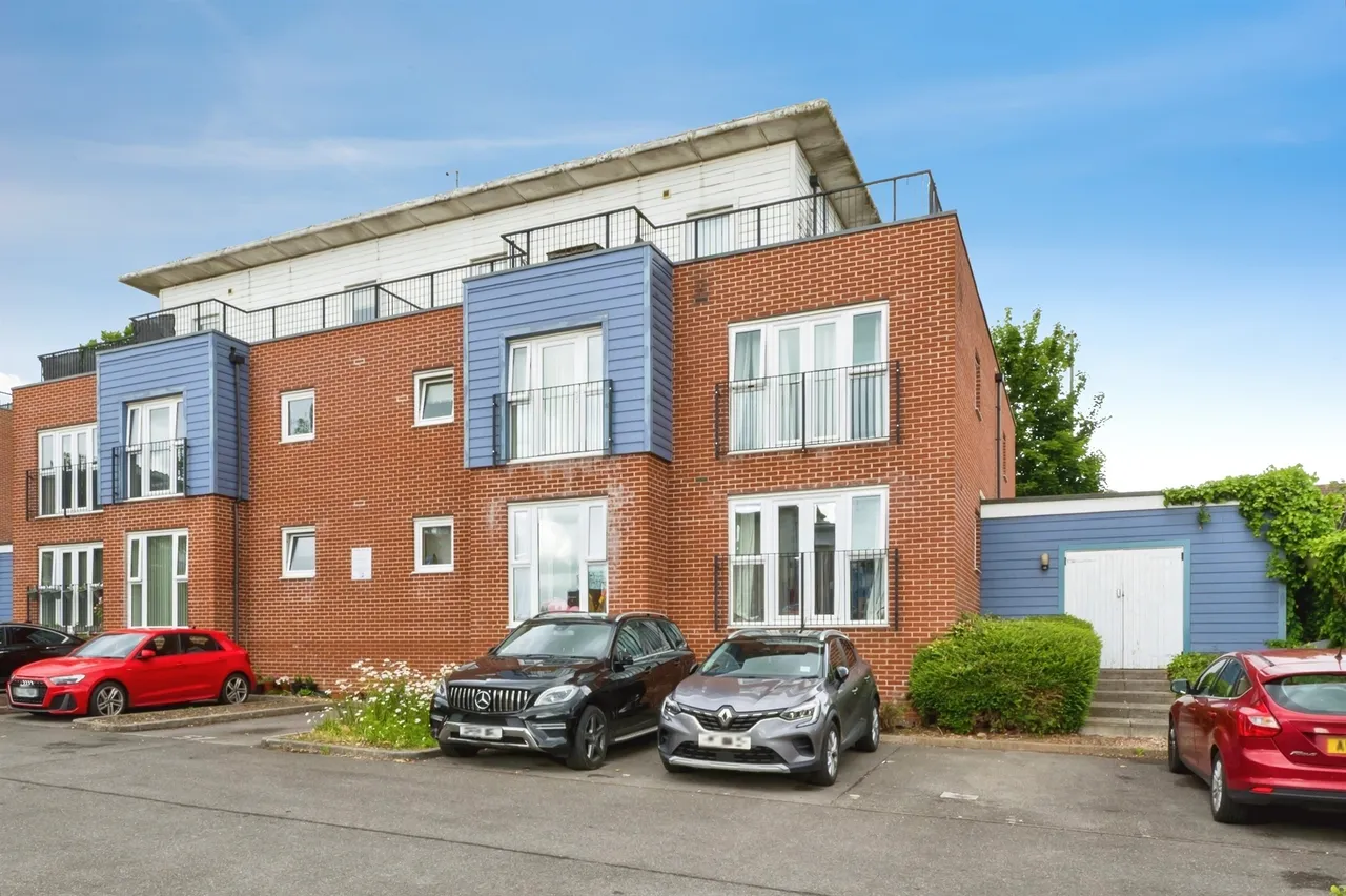 2 bed flat for sale — Alexander Square, Eastleigh