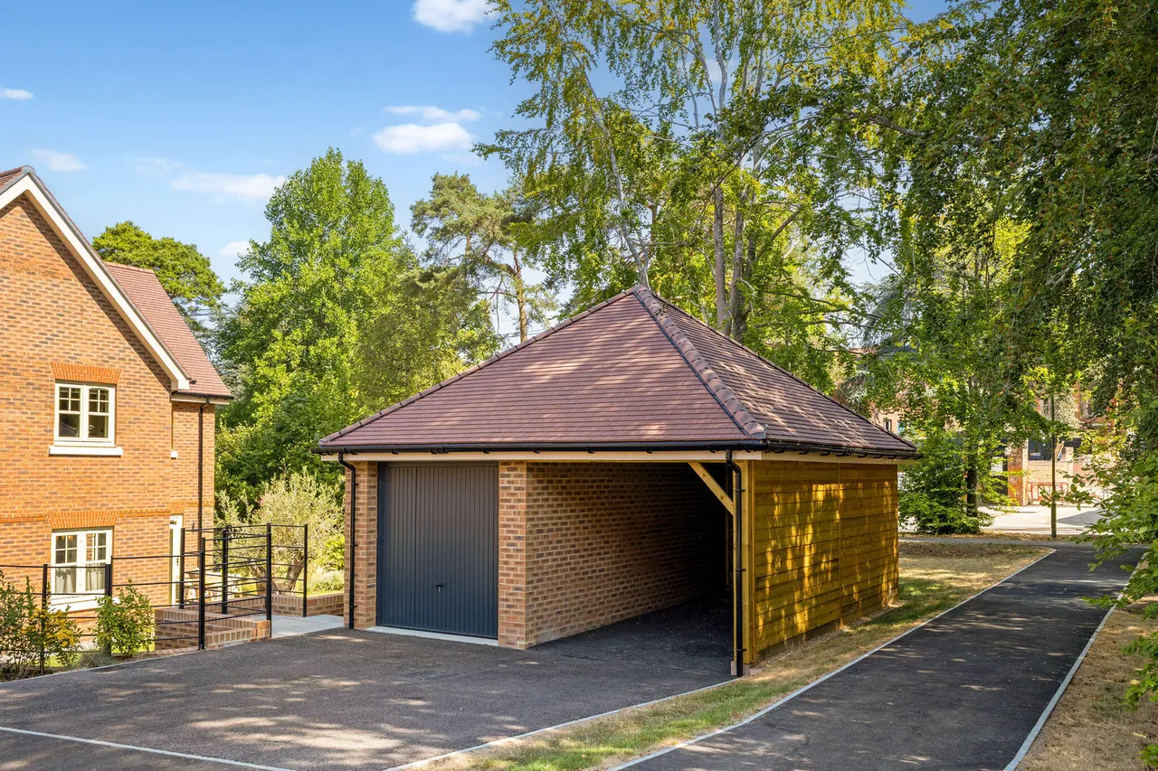 The Aspen, Headley Chase, KT18, photo 16
