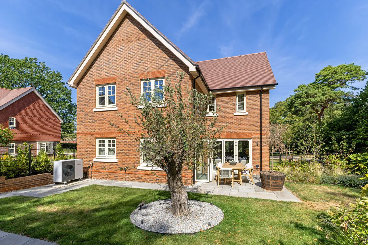 The Aspen, Headley Chase, KT18, photo 14