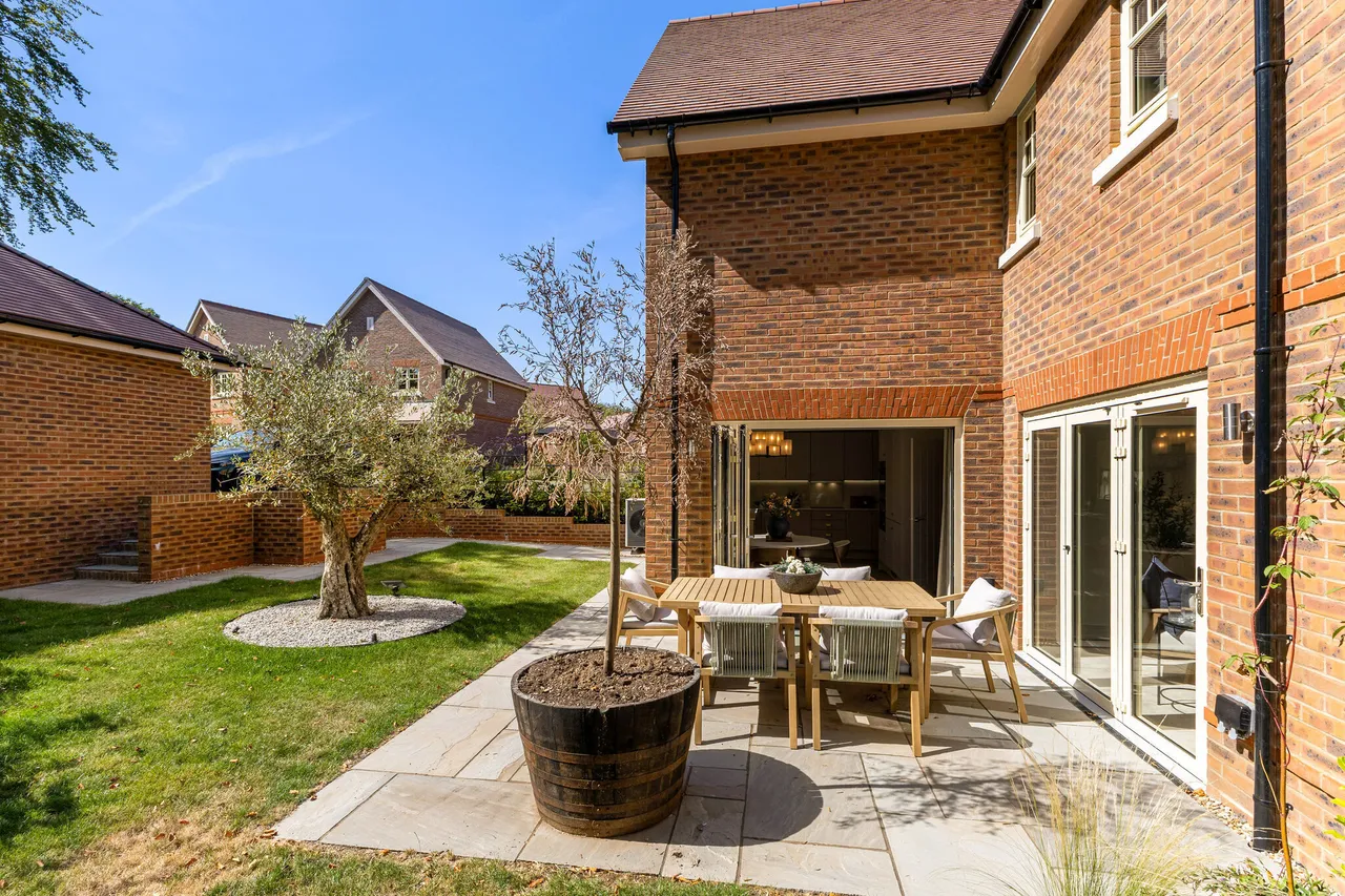 The Aspen, Headley Chase, KT18, photo 15