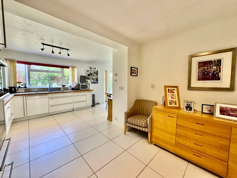 Highlea Avenue, Flackwell Heath HP10 9AD, photo 7
