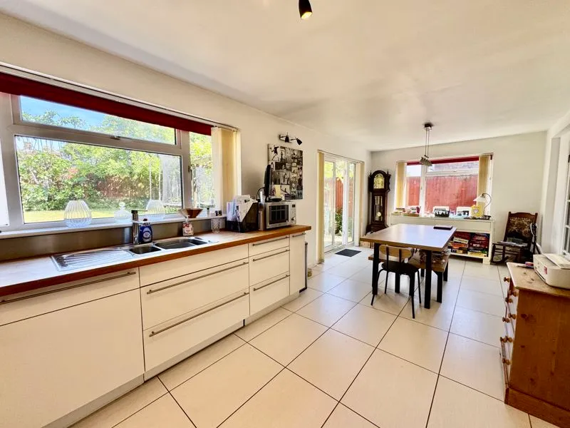 Highlea Avenue, Flackwell Heath HP10 9AD, photo 6