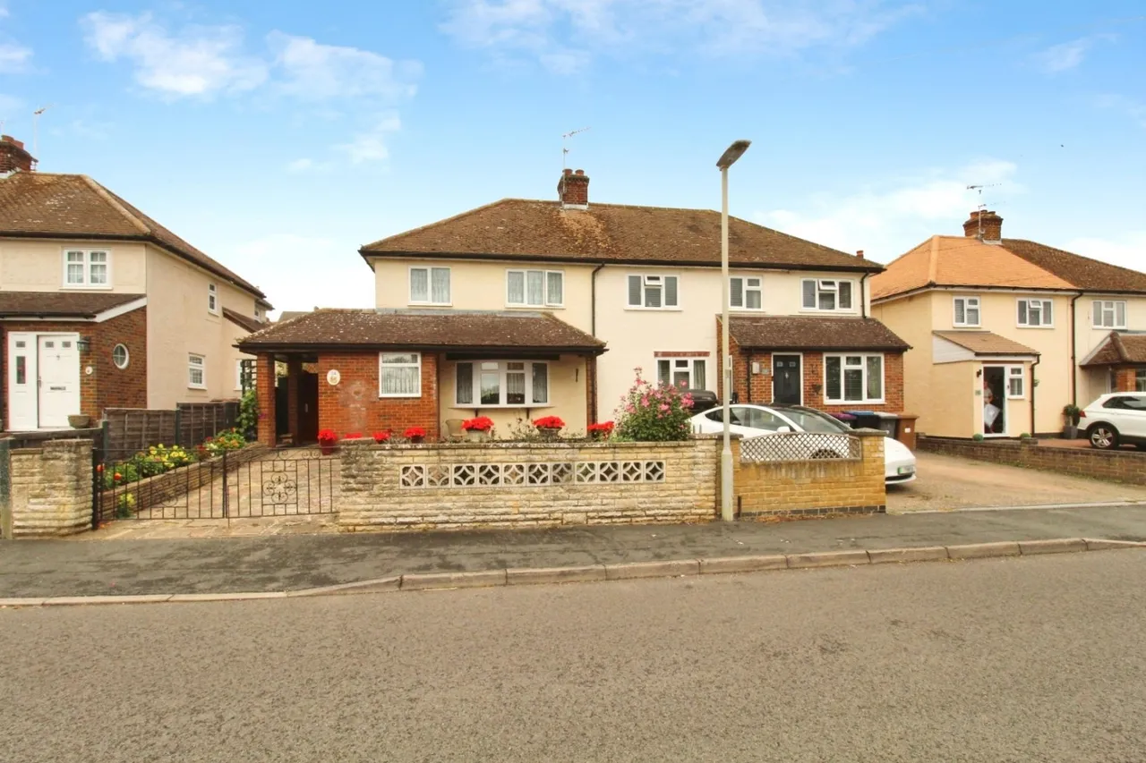3 bed house for sale, Thele Avenue, Stanstead Abbotts, SG12