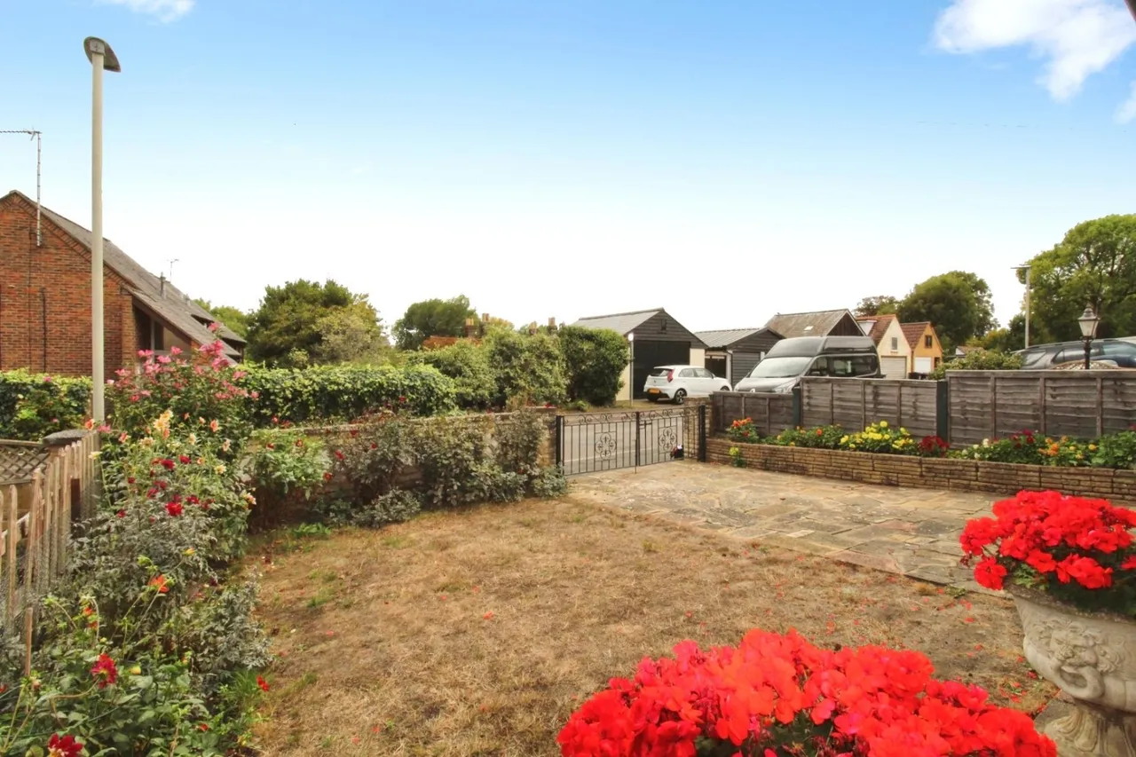 Thele Avenue, Stanstead Abbotts, SG12, photo 35