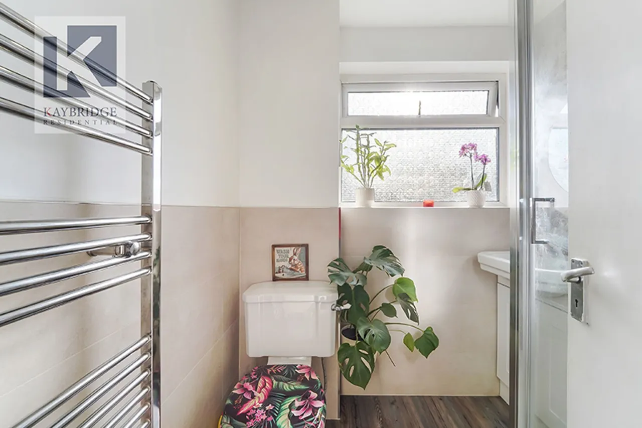 Larkspur Way, Epsom, KT19, photo 4