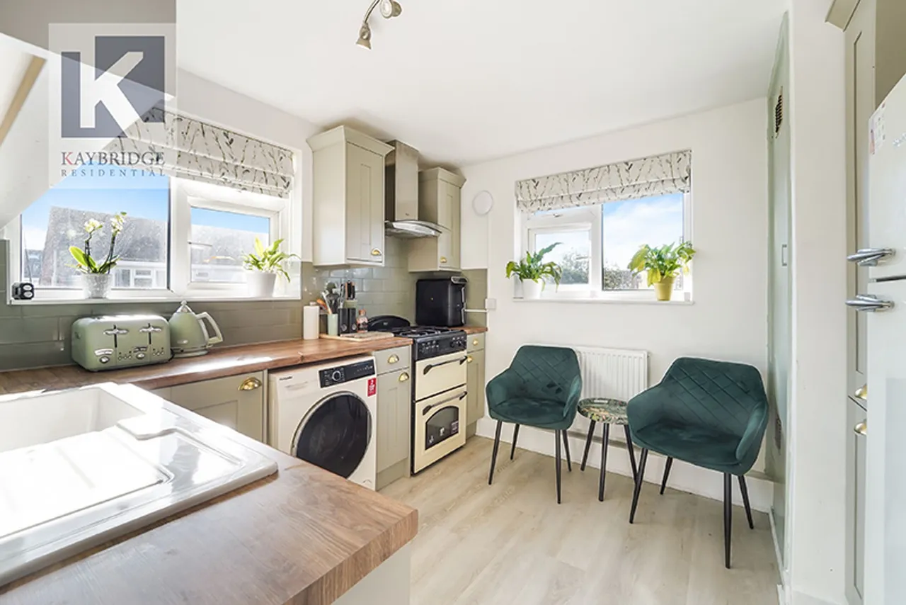 Larkspur Way, Epsom, KT19, photo 3