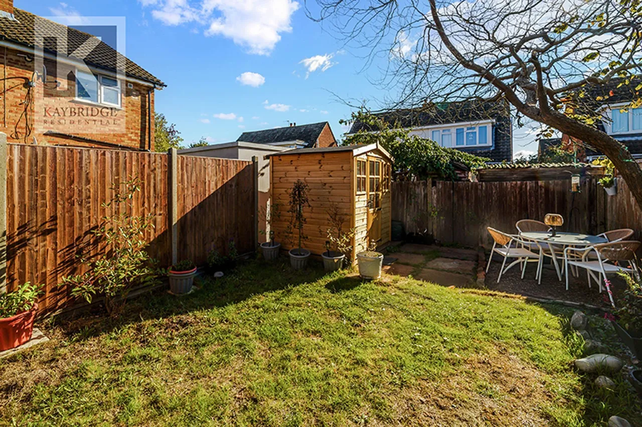 Larkspur Way, Epsom, KT19, photo 9