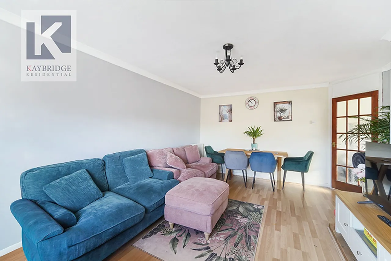 Larkspur Way, Epsom, KT19, photo 2