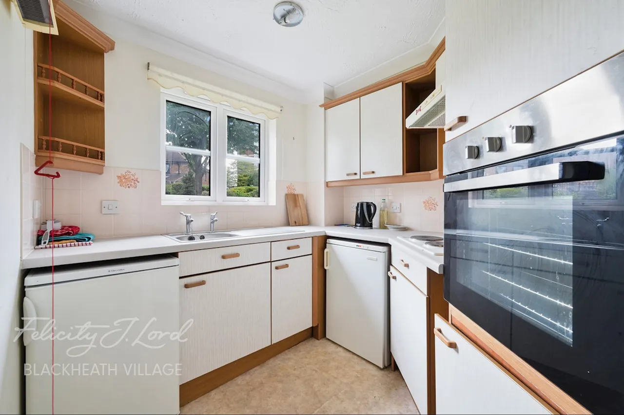Marvels Lane, London, SE12, photo 3