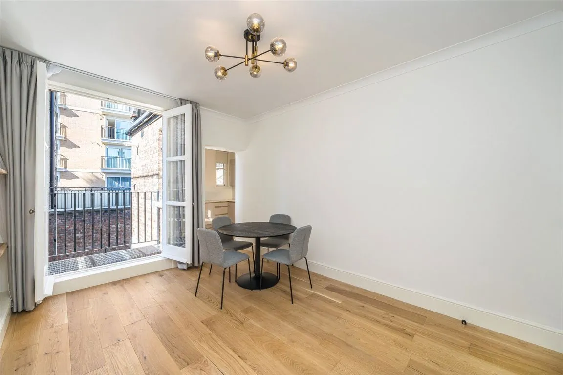 1 bed flat to rent — 14 Strutton Ground, London