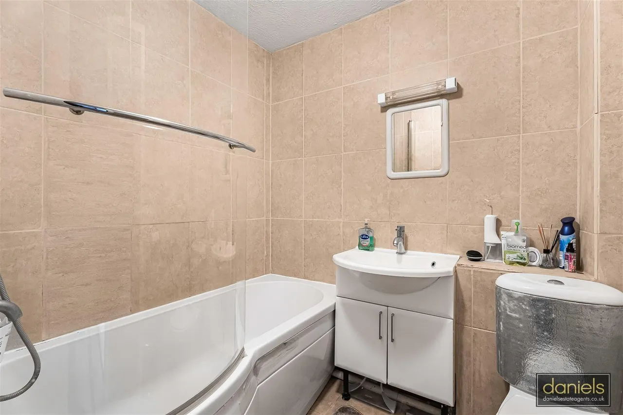 Conifer Way, Wembley, HA0, photo 8