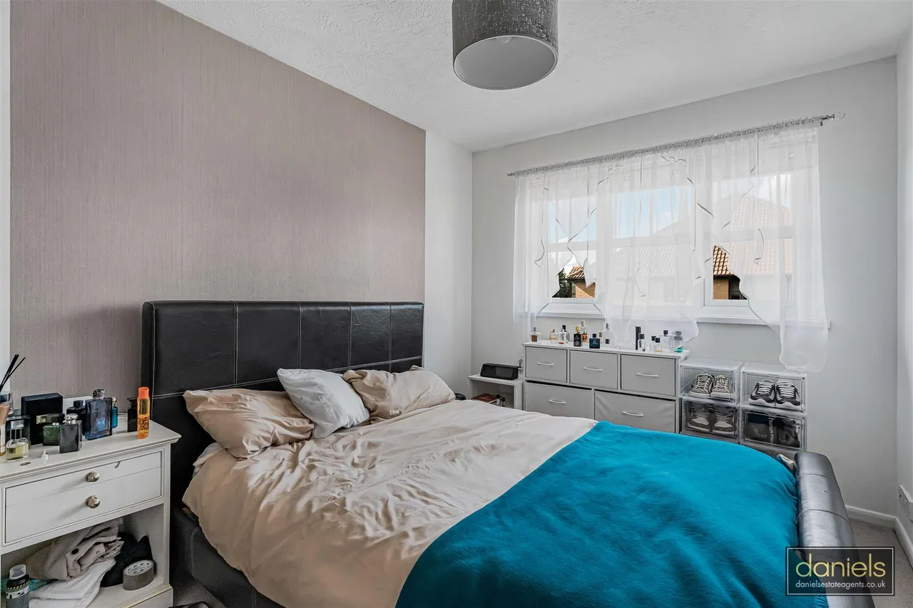 Conifer Way, Wembley, HA0, photo 4