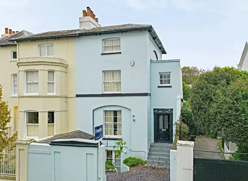 3 bed house for sale, Church Street, Hampton, TW12