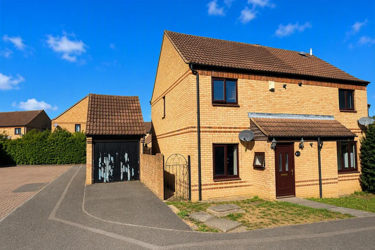 3 bed house for sale, Milecastle, Milton Keynes, MK13