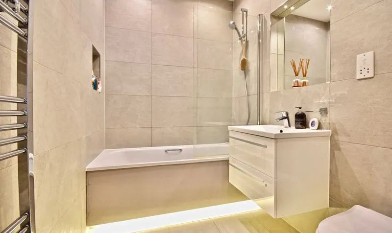 Bay Tree Avenue, Opus Court Bay Tree Avenue, KT22, photo 6