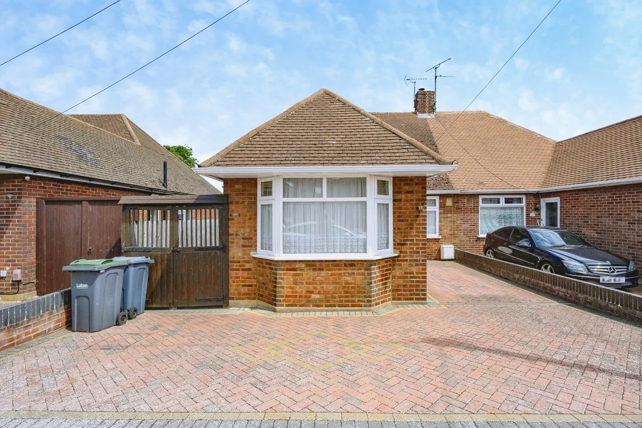 2 bed house for sale — Abingdon Road, LUTON, Bedfordshire, LU4