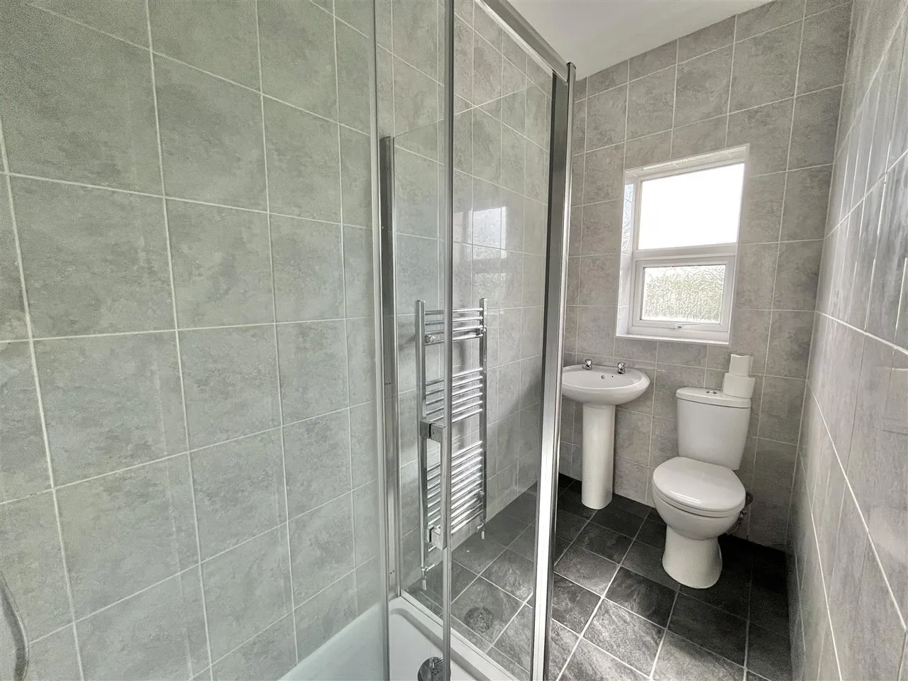 Queen Street, Hadfield, SK13, photo 8