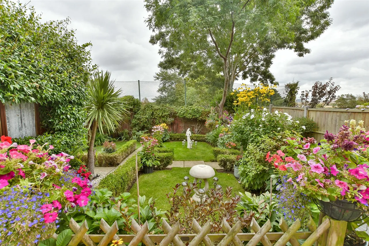 Shelduck Close, Allhallows, ME3, photo 15