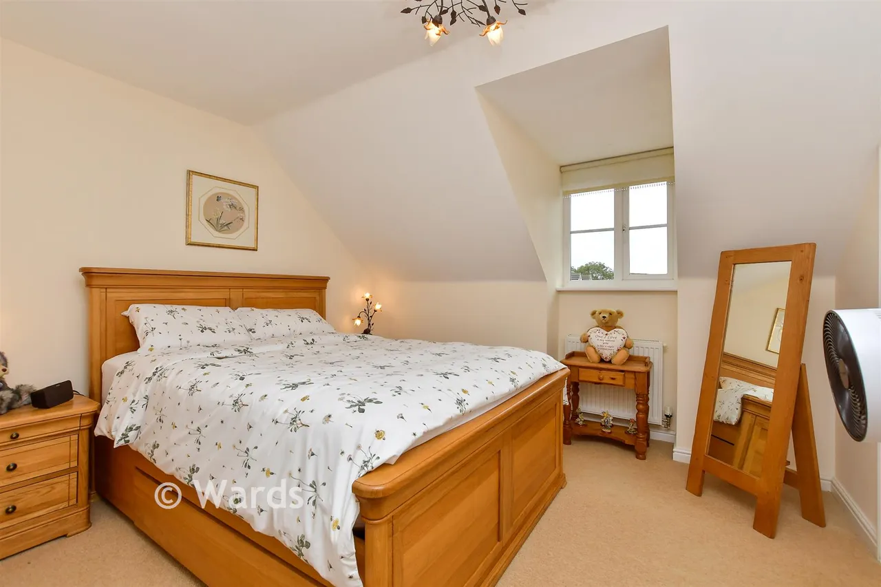 Shelduck Close, Allhallows, ME3, photo 11