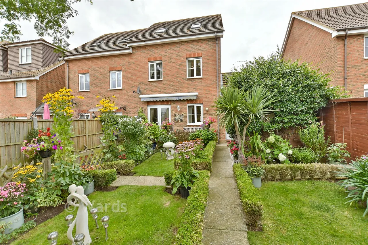 Shelduck Close, Allhallows, ME3, photo 16